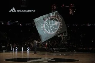 « PARDON D’ÊTRE EN BETCLIC ÉLITE » : LA RÉPONSE IRONIQUE DE BOULAZAC AUX CRITIQUES DU PRÉSIDENT DE PARIS BASKET