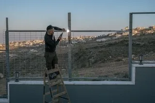REPORTAGE. « LES COLONS ISRAÉLIENS SONT TOUJOURS LÀ » : EN CISJORDANIE, DES PALESTINIENS RETRANCHÉS DEPUIS 40 JOURS