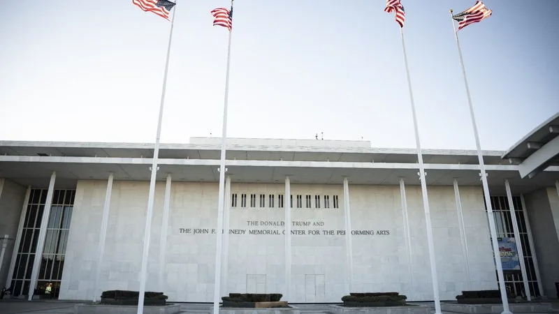 DÉSERTÉ PAR LES ARTISTES À CAUSE DE DONALD TRUMP, ABÎMÉ PAR UNE TEMPÊTE: LE KENNEDY CENTER RISQUE LA FAILLITE