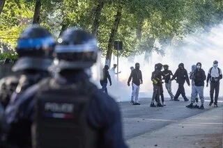 BLOCUS DES LYCÉES : LE POLICIER AUTEUR DU TIR QUI A BLESSÉ UN ADOLESCENT DE 14 ANS À SAINT-OUEN-L’AUMÔNE MIS EN EXAMEN