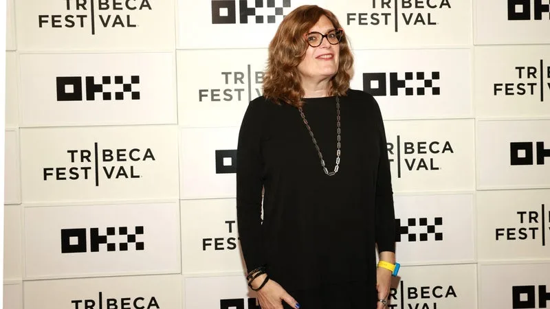 « J.K. ROWLING FINANCE UN GÉNOCIDE TRANSGENRE »: LA RÉALISATRICE LILLY WACHOWSKI APPELLE AU BOYCOTT DE LA SÉRIE « HARRY POTTER »