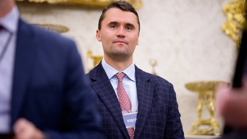 UNE SÉRIE DE « DÉCISIONS IMPRUDENTES »: LA FAMILLE DE CHARLIE KIRK ACCUSE LES RESPONSABLES DE L’UTAH DE NE PAS AVOIR EMPÊCHÉ L’ASSASSINAT DE L’ACTIVISTE CONSERVATEUR