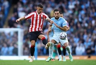 « J’ÉTAIS EN PROIE AU DOUTE » : CE FOOTBALLEUR AVOUE AVOIR UTILISÉ UN FAUX CERTIFICAT COVID ET PRÉSENTE SES EXCUSES