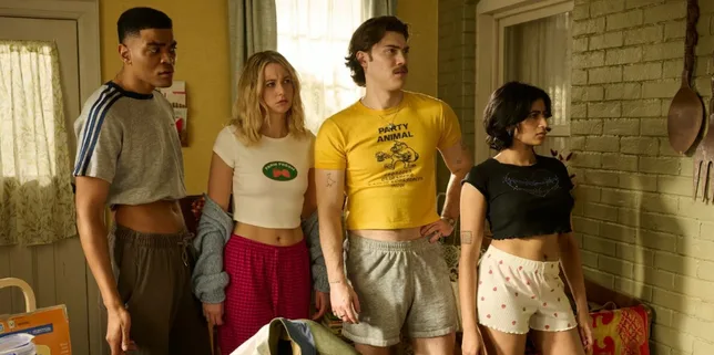 AVEC “ADULTS”, LA GEN Z A-T-ELLE (ENFIN) TROUVÉ SA SITCOM DE RÉFÉRENCE ?