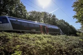 DÉRAILLEMENT D’UN TRAIN EN NORMANDIE : ENQUÊTE, TRAFIC, VICTIMES… CE QUE L’ON SAIT DEUX JOURS APRÈS L’ACCIDENT