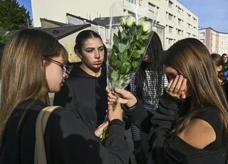 « IL AVAIT 16 ANS, ÇA POURRAIT ÊTRE NOUS » : DES LYCÉENS RENDENT HOMMAGE AU JEUNE CYCLISTE DÉCÉDÉ AU MANS