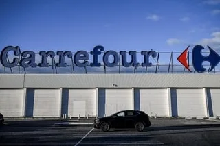 « HERBE DU DIABLE » : DES CONSERVES DE TOMATES RAPPELÉES PAR CARREFOUR, ELLES POURRAIENT CONTENIR UNE PLANTE TOXIQUE