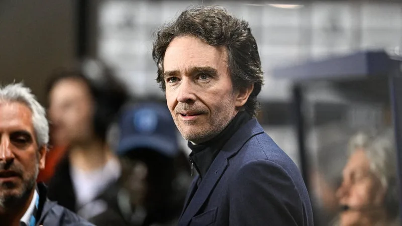 DES BOLIDES À 2 MILLIONS D’EUROS: LE FILS DE BERNARD ARNAULT INVESTIT DANS DELAGE, LA MARQUE DE « SUPERCARS » RELANCÉE PAR LE FILS DE BERNARD TAPIE FACE À BUGATTI