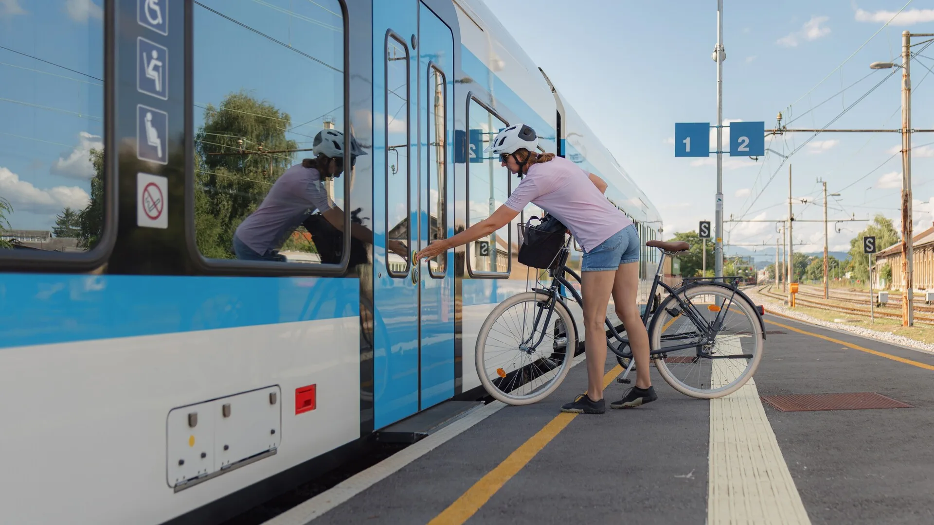 DECATHLON ET ALSTOM EXPLIQUENT COMMENT ILS VEULENT FACILITER LE TRANSPORT DE SON VÉLO DANS UN TRAIN