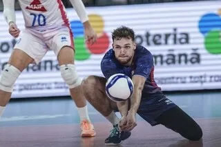 EUROVOLLEY. « PAS DE PITIÉ, MÊME AVEC MES AMIS »: MATHIS HENNO EST ARRIVÉ CHEZ LES BLEUS AVEC LE COUTEAU ENTRE LES DENTS