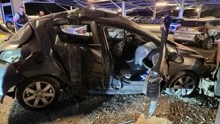 UN VÉHICULE VOLÉ TERMINE SA COURSE CONTRE UN POTEAU À NIORT APRÈS UN REFUS D’OBTEMPÉRER : DEUX BLESSÉS DONT UN GRAVE