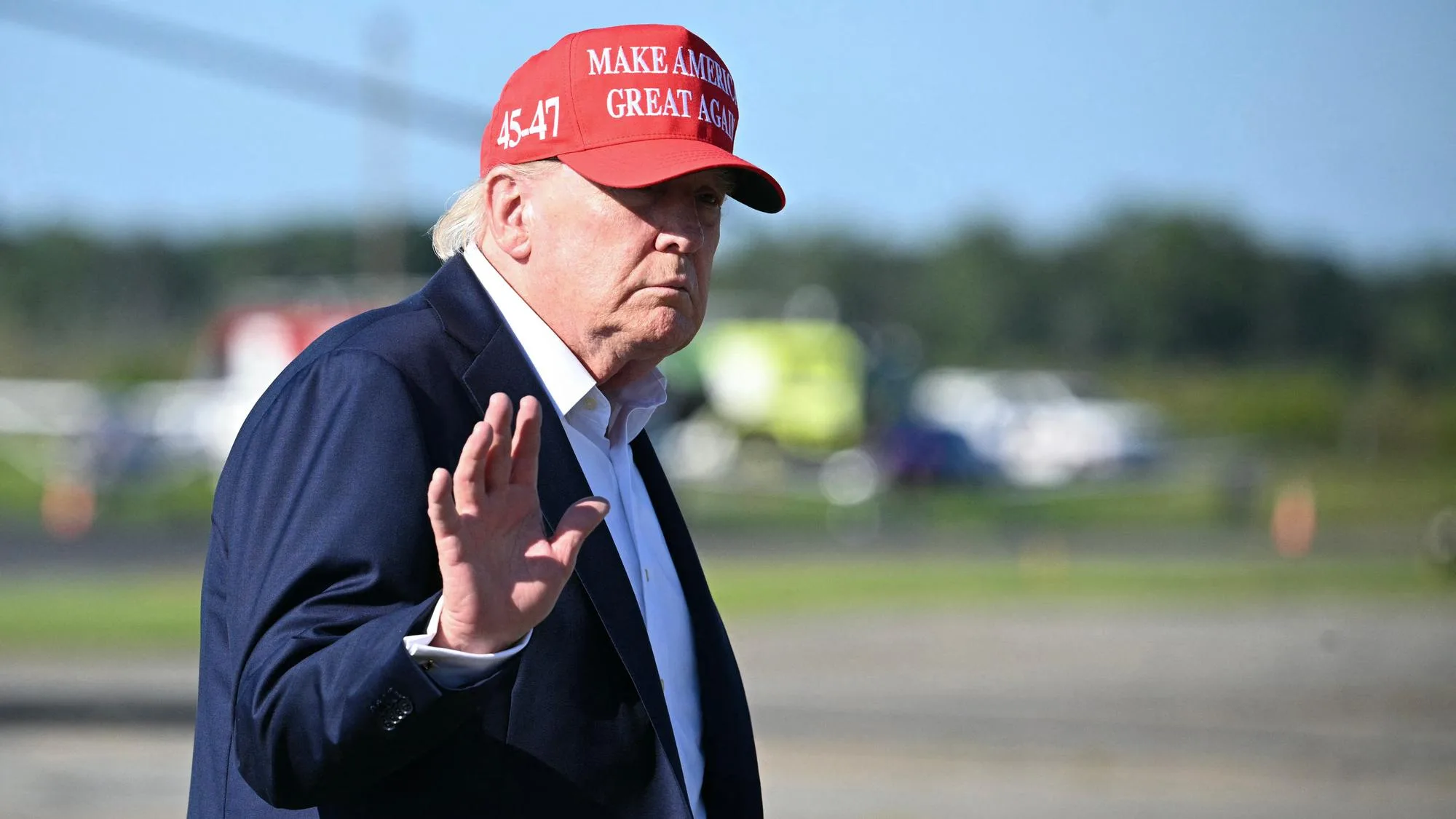 DONALD TRUMP MENACE L’UE À CAUSE DE SON PROJET « RIDICULE » DE FAIRE DU CANADA UN MEMBRE ASSOCIÉ