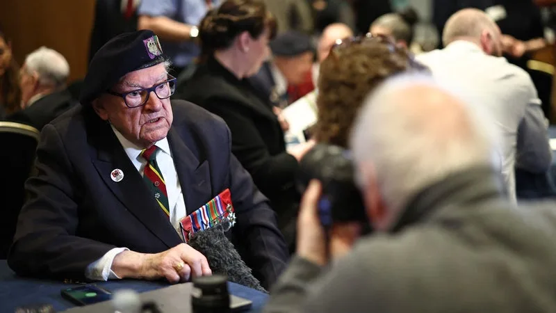 KEN HAY, VÉTÉRAN BRITANNIQUE DU DÉBARQUEMENT EN NORMANDIE, MEURT À L’ÂGE DE 101 ANS