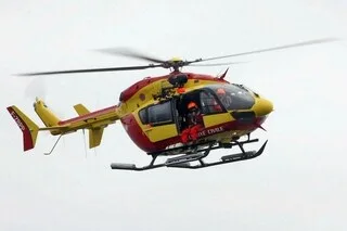 UN HOMME ÂGÉ DE 75 ANS MEURT AU VOLANT APRÈS AVOIR PERCUTÉ UN ARBRE EN NORMANDIE