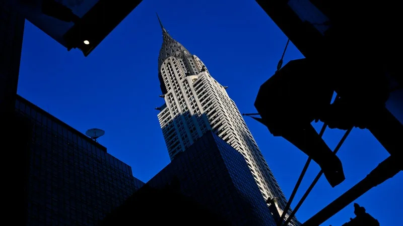 235 MILLIONS DE DOLLARS D’INVESTISSEMENT ET UN LOYER ANNUEL NON DIVULGUÉ: LE CHRYSLER BUILDING DE NEW YORK TROUVE ENFIN PRENEUR