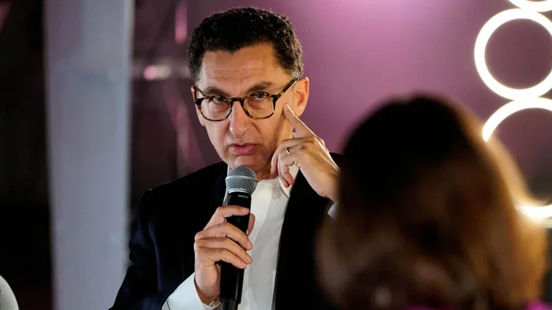 « UNE CHAÎNE QUI N’EST PAS RENTABLE DISPARAÎT »: LE PATRON DE CANAL+ ASSURE QU’IL DEVRA AUGMENTER LES PRIX DE L’ABONNEMENT DE 10% SI LE GOUVERNEMENT DÉCIDE DE DOUBLER LA TVA