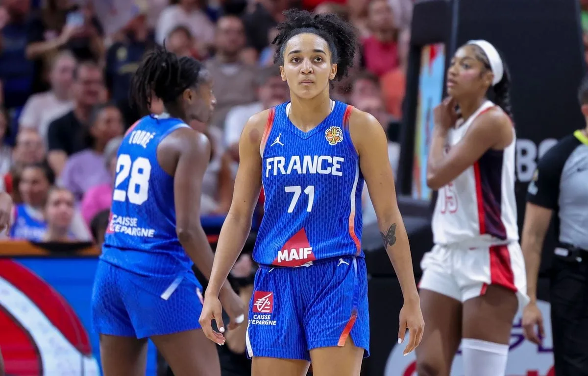 EN DIRECT FRANCE – ETATS-UNIS : LE RÊVE EST PASSÉ, LES BLEUES ONT VÉCU UNE DEUXIÈME MI-TEMPS CAUCHEMARDESQUE ET SE CONTENTENT DE L’ARGENT…