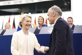 URSULA VON DER LEYEN AU PARLEMENT EUROPÉEN : RÉSEAUX SOCIAUX, VAGUES DE CHALEUR, CANADA… CE QU’IL FAUT RETENIR