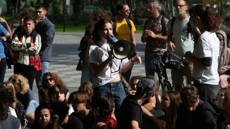COLÈRE LYCÉENNE: UNE INTERSYNDICALE DE L’ÉDUCATION APPELLE À LA MOBILISATION MARDI 6 OCTOBRE, « Y COMPRIS PAR LA GRÈVE »