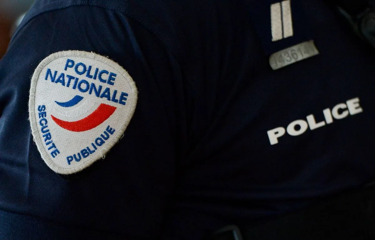 BLOCUS DES LYCÉES : LE POLICIER AUTEUR DU TIR DE LANCE-GRENADE QUI A BLESSÉ UN ADO À LA TÊTE MIS EN EXAMEN POUR VIOLENCES