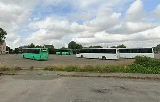 « UNE MARE DE SANG » À LA GARE ROUTIÈRE : UNE FEMME RETROUVÉE MORTE EN ILLE-ET-VILAINE, SON MARI PLACÉ EN GARDE À VUE