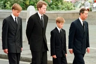QUE CONTIENT LE LIVRE DE CHARLES SPENCER, FRÈRE CONTROVERSÉ DE LADY DI, DONT LES RÉVÉLATIONS FONT TREMBLER LA COURONNE ?