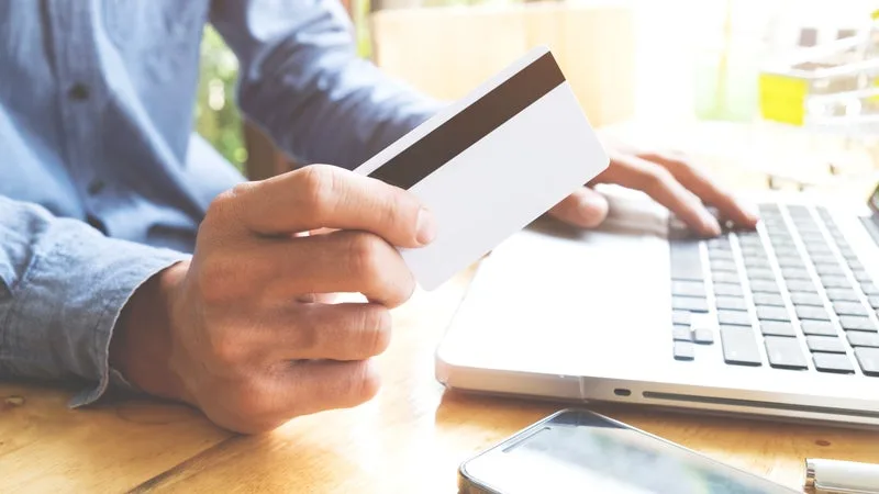 ELLES SONT DEUX FOIS PLUS NOMBREUSES DEPUIS LE MOIS DE JUIN: LES BANQUES REPRÉSENTENT DÉSORMAIS UN QUART DES SOCIÉTÉS POUVANT OFFRIR DES SERVICES CRYPTOS EN EUROPE GRÂCE À L’AGRÉMENT MICA