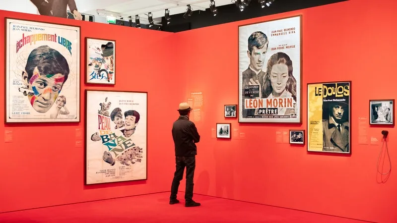 VESTE EN CUIR DU « PROFESSIONNEL », DIALOGUES D’A BOUT DE SOUFFLE… LES 5 OBJETS MARQUANTS DE L’EXPOSITION BELMONDO À LA CINÉMATHÈQUE