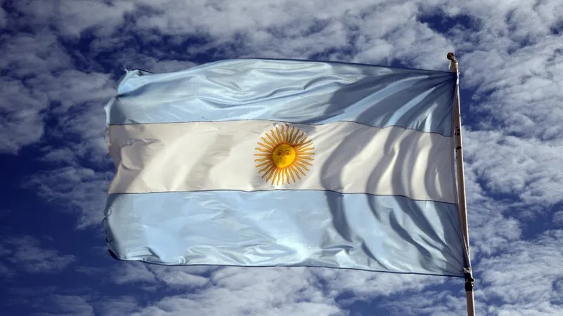 POUR « RENFORCER SA POSITION BUDGÉTAIRE ET FINANCIÈRE », L’ARGENTINE VA OFFRIR LA CITOYENNETÉ AUX ÉTRANGERS QUI Y INVESTISSENT AU MOINS 310.000 EUROS