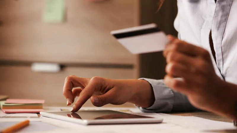 LES FRANÇAIS N’ONT JAMAIS ÉTÉ AUSSI INQUIETS POUR LEUR POUVOIR D’ACHAT ET MISENT SUR LA PRÉSIDENTIELLE DE 2027