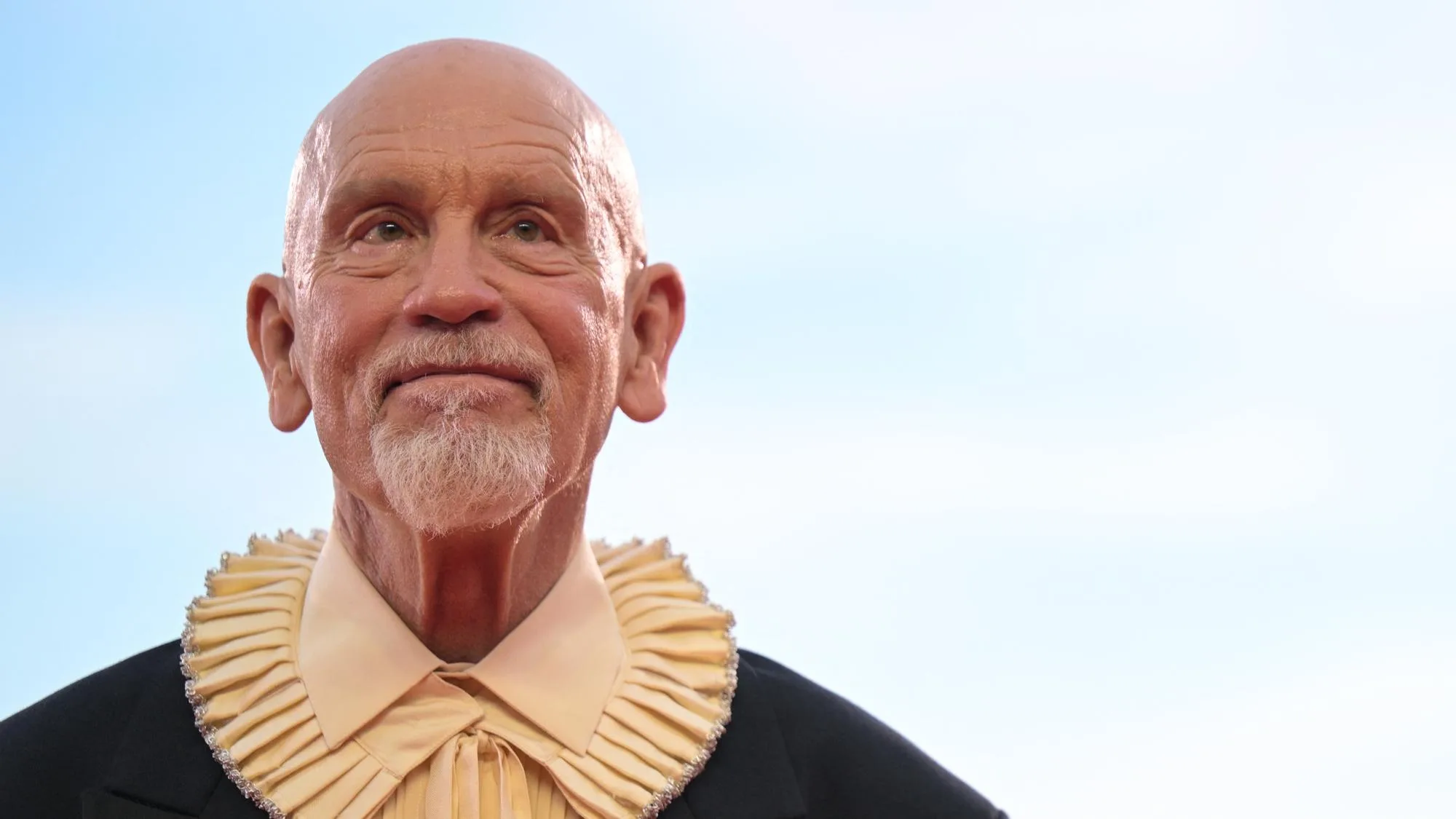 LA MOSTRA DE VENISE OFFRE ENFIN À JOHN MALKOVICH SA PREMIÈRE RÉCOMPENSE DANS UN GRAND FESTIVAL
