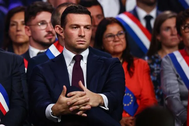 ÉCRITS ANTISÉMITES ATTRIBUÉS À BARDELLA : UN « COUP DUR » POUR LA DÉDIABOLISATION DU RN