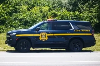 ÉTATS-UNIS. UN CHASSEUR CONFOND UNE FEMME AVEC UN CERF ET TIRE, LA VICTIME DÉCÈDE À L’HÔPITAL