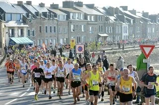 INFO OUEST-FRANCE. LE MARATHON DU MONT-SAINT-MICHEL PARTIRA DE CANCALE, ET LE TRAIL LONG DE FOUGÈRES