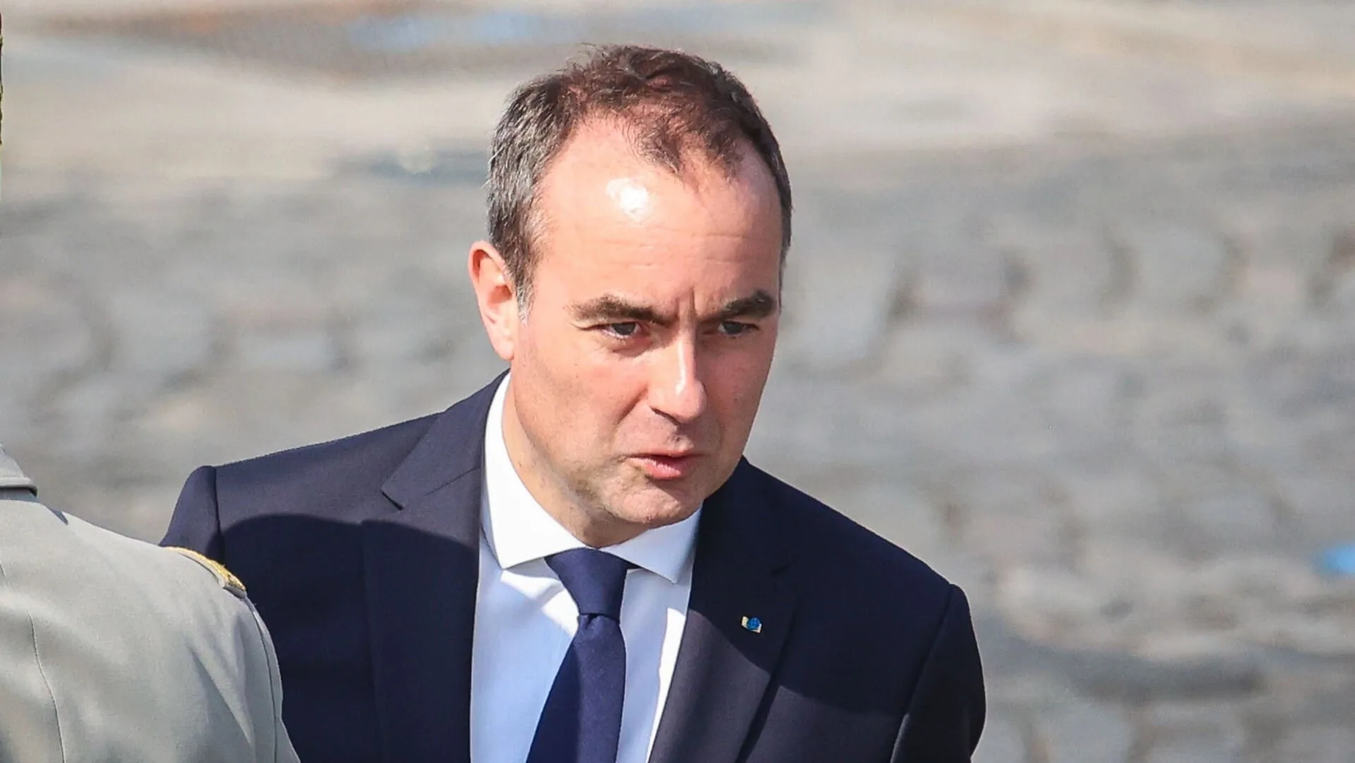 LE NUMÉRO DU PREMIER MINISTRE SÉBASTIEN LECORNU FUITE, À CAUSE D’UN HACK… CONTRE LE SLIP FRANÇAIS