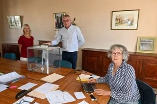 MUNICIPALES. UN MYSTÉRIEUX BULLETIN AVAIT ANNULÉ L’ÉLECTION: CE VILLAGE DOIT REVOTER LORS D’UN SCRUTIN SOUS SURVEILLANCE