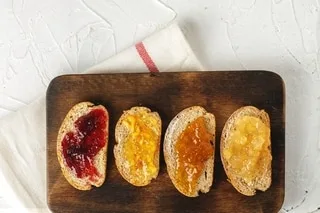 COUP DE GÉNIE OU ARNAQUE ? CETTE BOULANGERIE VEND SES TARTINES PAIN-BEURRE-CONFITURE 12 € LA PIÈCE ET AFFOLE LA TOILE