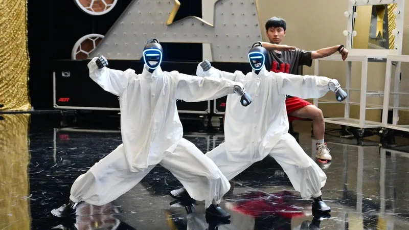 DES ROBOTS DANSEURS CHINOIS S’ÉCHAUFFENT POUR LA FINALE D’AMERICA’S GOT TALENT