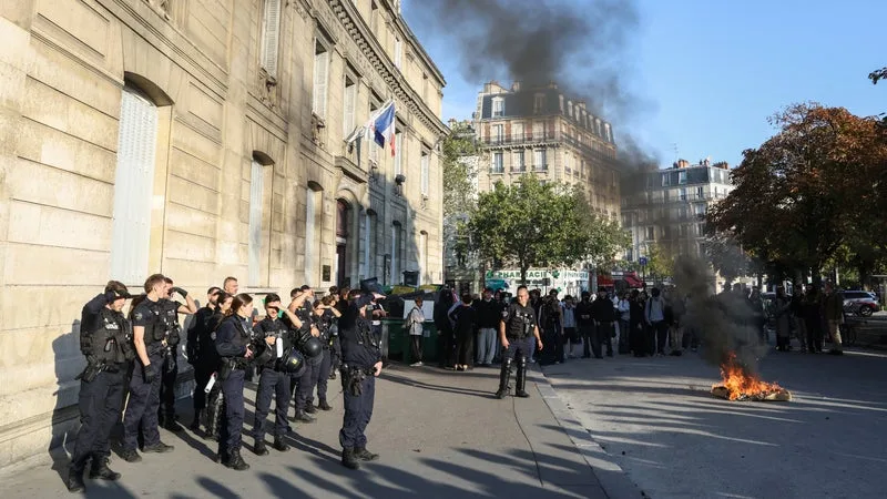 COLÈRE DES LYCÉENS: PLUS DE 800 INTERPELLATIONS EN ÎLE-DE-FRANCE, DONT « 85 % DE MINEURS »