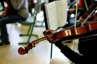 UN VIOLON DISPARU PENDANT L’OCCUPATION RESTITUÉ À PARIS À LA FAMILLE DE SON PROPRIÉTAIRE
