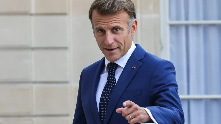 EMMANUEL MACRON CONVOQUE CE MERCREDI UN CONSEIL DE DÉFENSE SUR LES ENJEUX DE SÉCURITÉ DE L’INTELLIGENCE ARTIFICIELLE