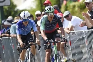 ÉMILIEN JACQUELIN ANNONCE QU’IL VA ZAPPER LA SAISON DE BIATHLON POUR SE FOCALISER SUR LE CYCLISME