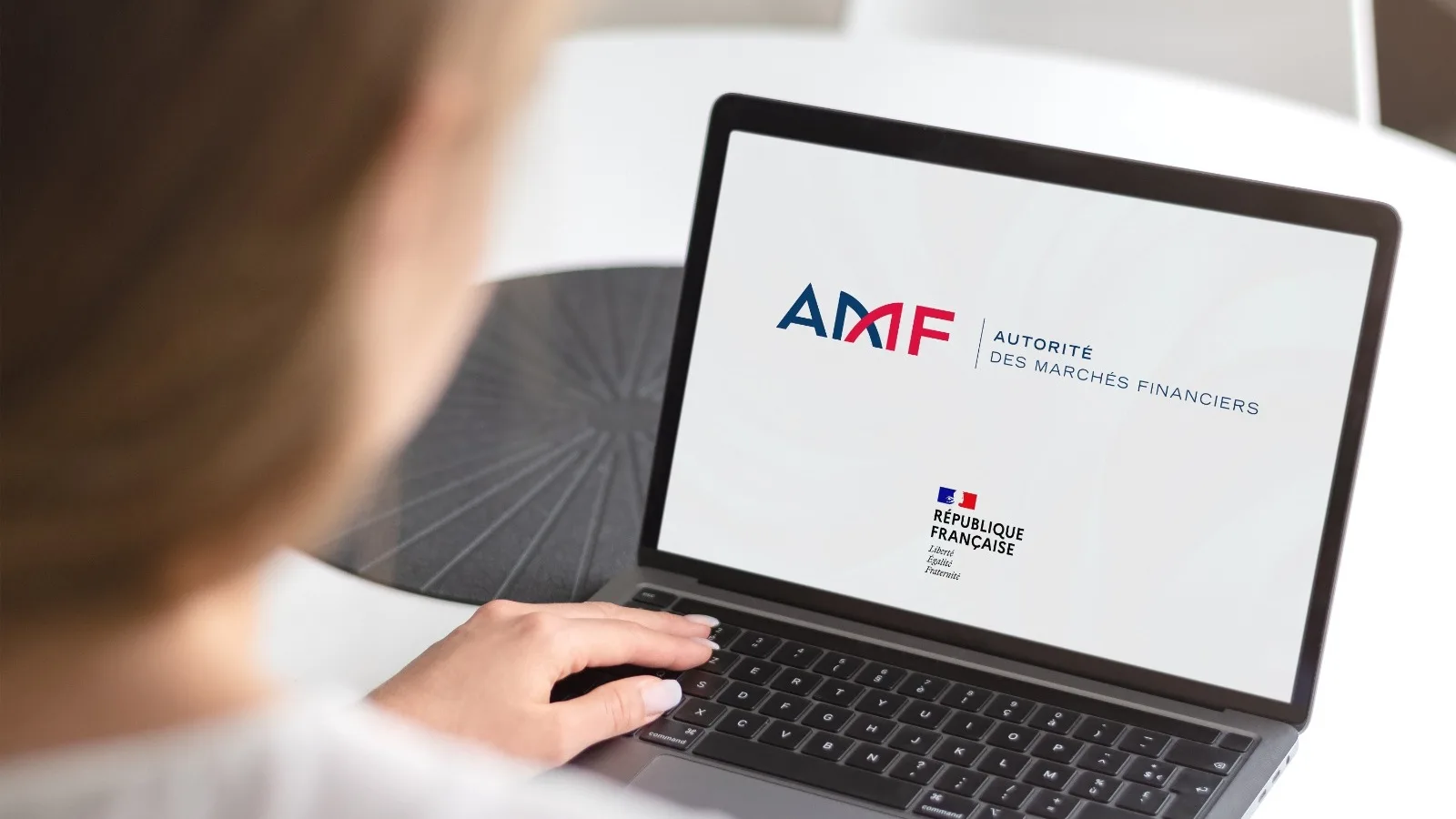 DES ESCROCS SE FONT PASSER POUR L’AMF POUR VOLER ENCORE PLUS D’ARGENT AUX VICTIMES