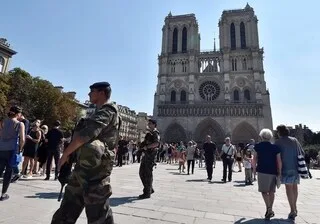 « UN DISPOSITIF HORS NORME POUR UN ÉVÉNEMENT EXCEPTIONNEL » : COMMENT LA SÉCURITÉ DU PAPE VA-T-ELLE ÊTRE ASSURÉE ?