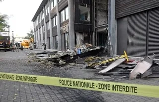 BLOCUS DES LYCÉES. POURQUOI LA POLICE ÉTAIT ABSENTE LORS DE L’INCENDIE DE LA FAÇADE DU LYCÉE NELSON-MANDELA À NANTES ?