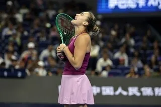 WTA 1000 DE PÉKIN. UNE SURPRISE EN APPELLE UNE AUTRE : ARYNA SABALENKA SURPRISE DÈS LE 3E TOUR ET ÉLIMINÉE À SON TOUR