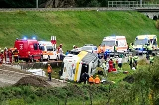 ACCIDENT MORTEL DE CAR EN SUISSE : UNE PROCÉDURE OUVERTE CONTRE LE CHAUFFEUR, TOUJOURS EN LIBERTÉ À CE STADE