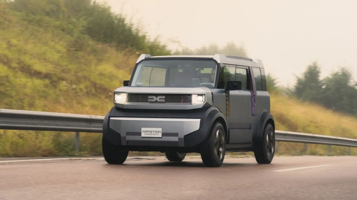 MOINS DE 800 KG ET 110 KM/H : À QUOI RESSEMBLE LA VOITURE ÉLECTRIQUE À 15 000 € QUI POURRAIT BIENTÔT DÉFERLER SUR NOS ROUTES ?