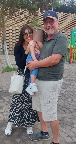 « SA PLACE EST EN FRANCE » : APRÈS AVOIR RENDU VISITE À SA PETITE-FILLE EN ALGÉRIE, LA MÈRE DE MANON RELANDEAU TÉMOIGNE