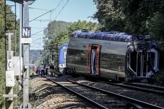 DÉRAILLEMENT D’UN TRAIN EN NORMANDIE : « UN MORCEAU DE RAIL DÉCHIQUETÉ », LES PRÉCISIONS DU PROCUREUR SUR L’ACCIDENT